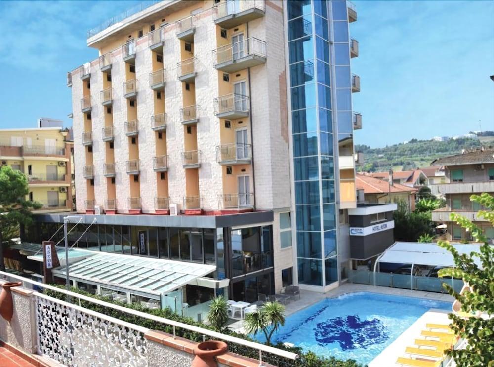 Hotel Astor Alba Adriatica Exterior foto