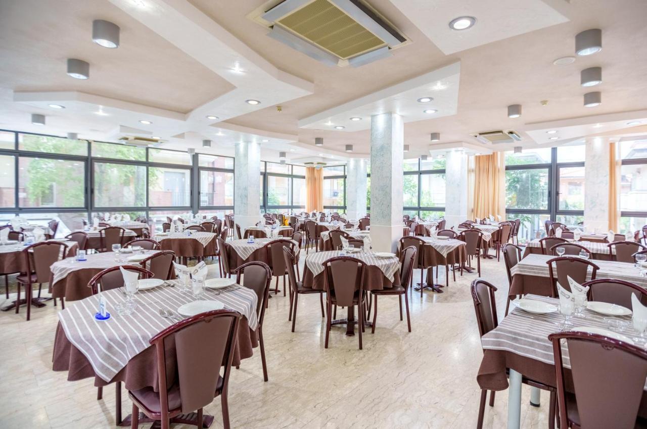 Hotel Astor Alba Adriatica Exterior foto