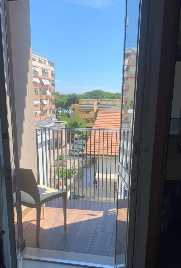 Hotel Astor Alba Adriatica Exterior foto