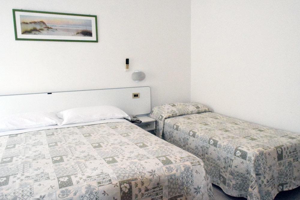 Hotel Astor Alba Adriatica Exterior foto